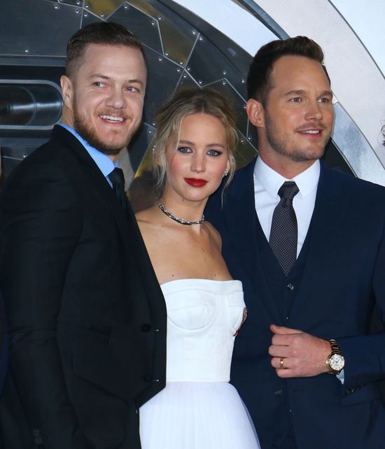 Wystarczyło kilka wyjść z JLaw i Chris Pratt nie opuszcza domu bez żony