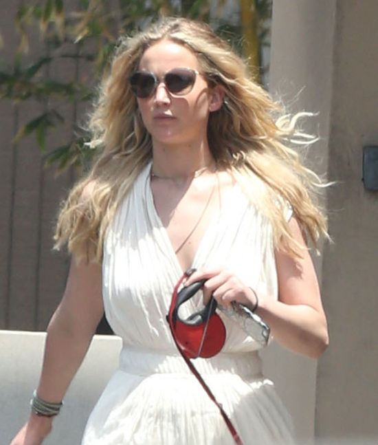 Jennifer Lawrence też przerzuciła się na perukę (FOTO)