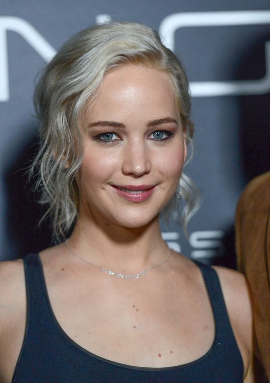 Co Jennifer Lawrence wyczynia na ściance?