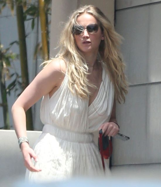 Jennifer Lawrence też przerzuciła się na perukę (FOTO)