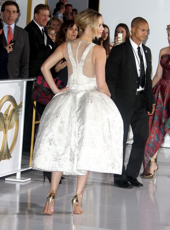 Jennifer Lawrence założyła ogromną pupę i za duże buty Jennifer Lawrence założyła ogromną pupę i za duże buty