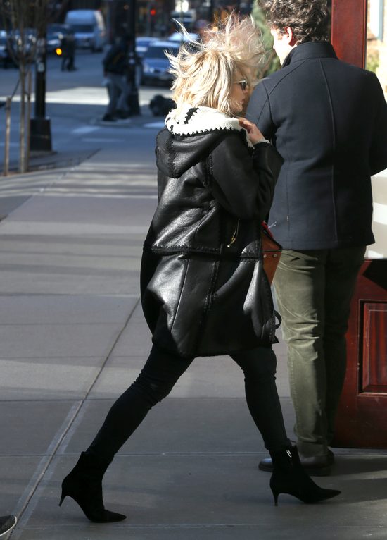 Jennifer Lawrence jak Angelina Jolie Jennifer Lawrence jak Angelina Jolie