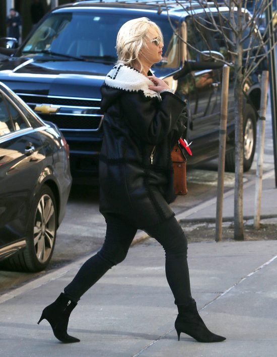 Jennifer Lawrence jak Angelina Jolie Jennifer Lawrence jak Angelina Jolie