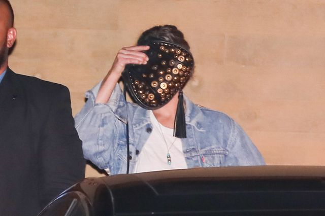 Tak bardzo wstydzi się randek ze swoim chłopakiem? (ZDJĘCIA) Tak bardzo wstydzi się randek ze swoim chłopakiem? (ZDJĘCIA)