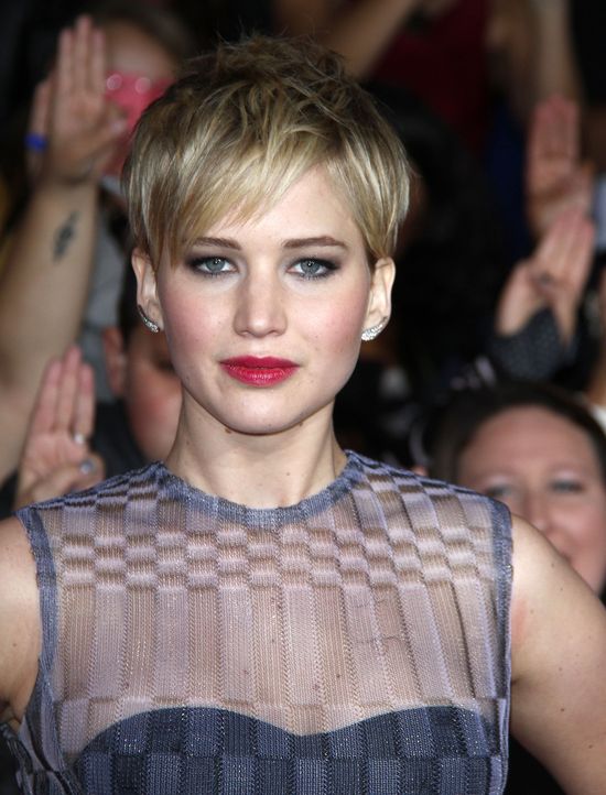 Najpierw ścięła włosy, teraz pokazuje nogi (FOTO)