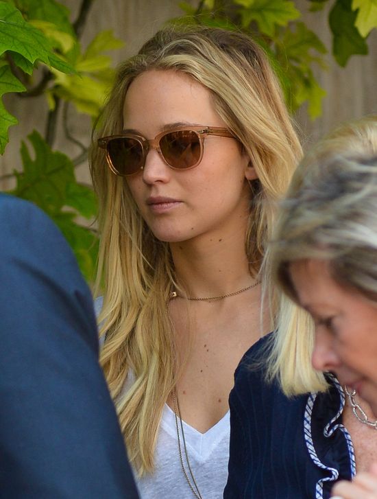 Jennifer Lawrence nie wyróżnia się z tłumu (FOTO) Jennifer Lawrence nie wyróżnia się z tłumu (FOTO)