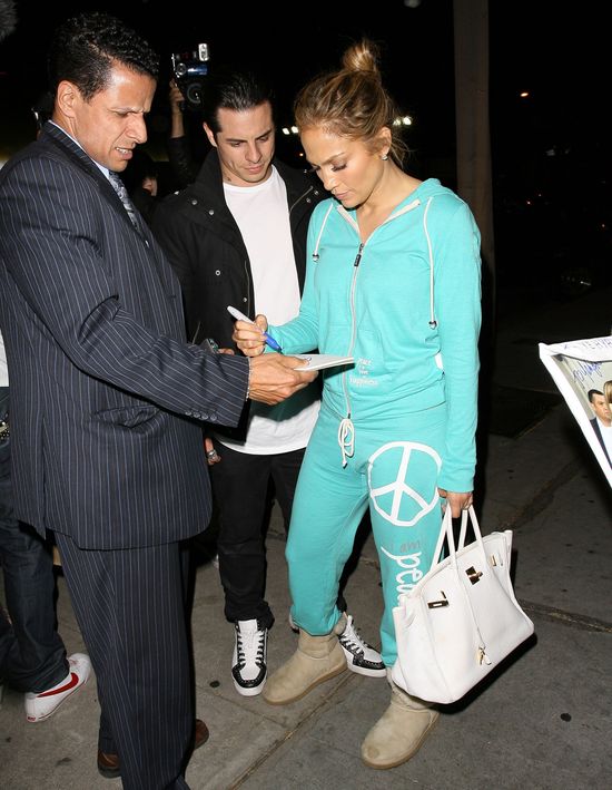 Jennifer Lopez na randkę wybrała się w dresie (FOTO)