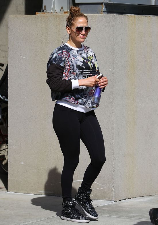 Jennifer Lopez pokazała swoje niezawodne wabiki (FOTO) Jennifer Lopez pokazała swoje niezawodne wabiki (FOTO)