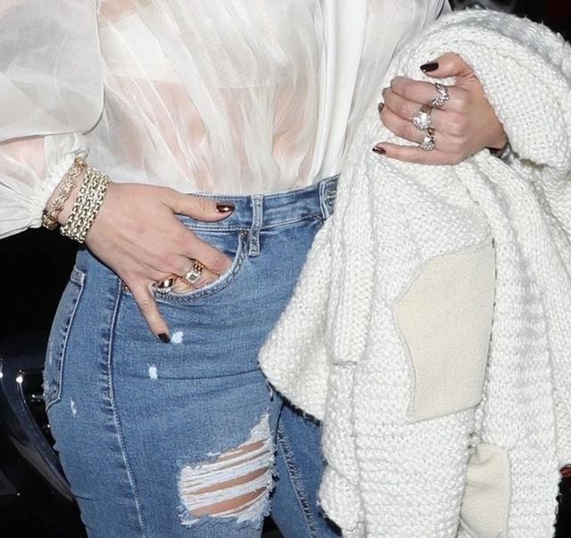 Najgorętsza mamuśka Hollywood idzie na randkę (ZDJĘCIA)