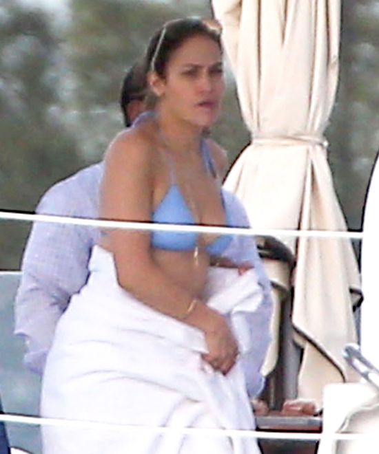 Co się stało z biustem Jennifer Lopez? (FOTO) Co się stało z biustem Jennifer Lopez? (FOTO)