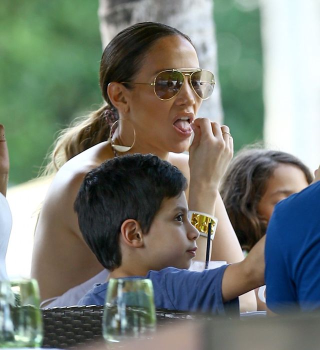 Jennifer Lopez z przyjaciółmi na zakupach (FOTO)