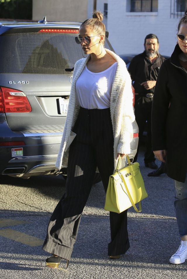 Pozornie zwyczajna stylizacja, ale Jennifer Lopez ZAWSZE zadba o ten szczegół Pozornie zwyczajna stylizacja, ale Jennifer Lopez ZAWSZE zadba o ten szczegół