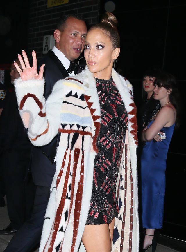 Jennifer Lopez pokazała OBŁĘDNY brzuch i wywołała lawinę komentarzy - co to za d Jennifer Lopez pokazała OBŁĘDNY brzuch i wywołała lawinę komentarzy - co to za d