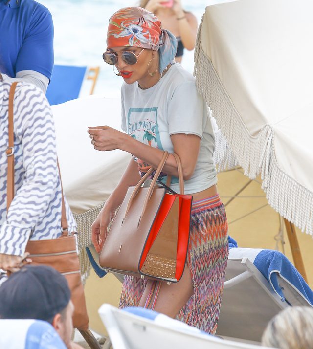 Jennifer Lopez na plaży jak na imprezie (FOTO)