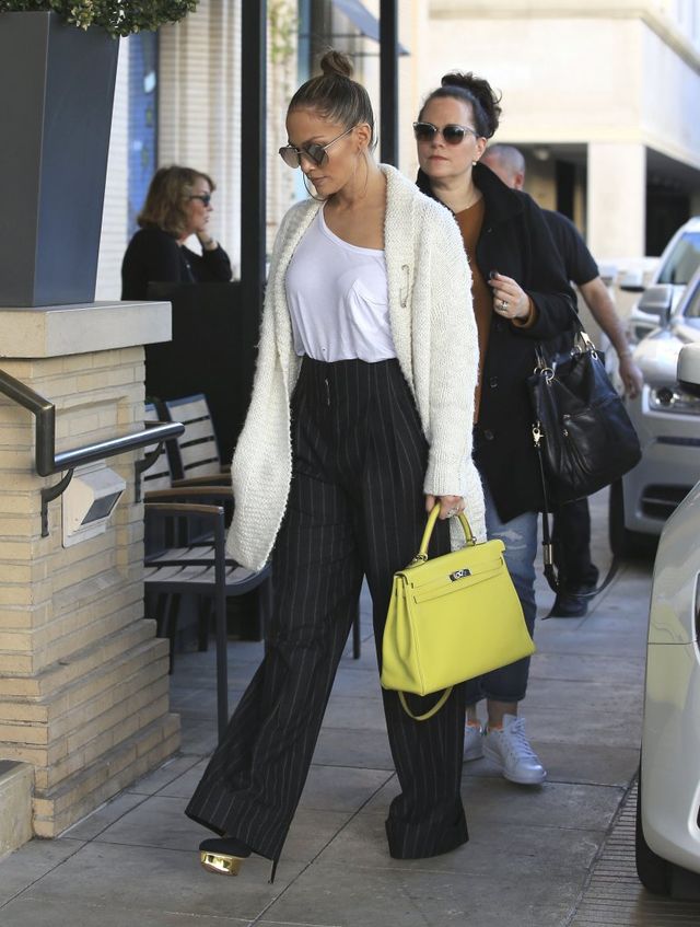 Pozornie zwyczajna stylizacja, ale Jennifer Lopez ZAWSZE zadba o ten szczegół Pozornie zwyczajna stylizacja, ale Jennifer Lopez ZAWSZE zadba o ten szczegół