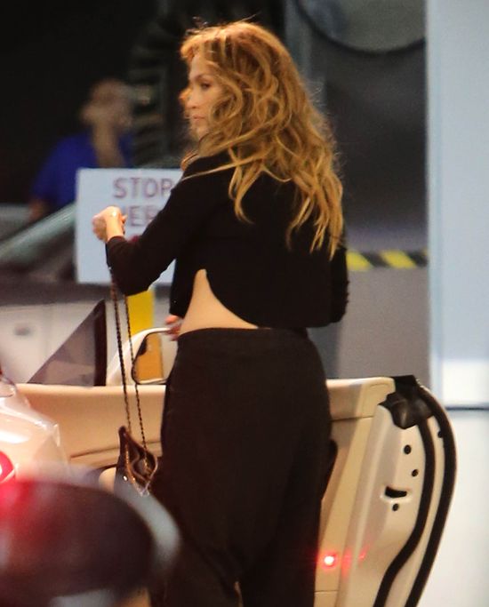 Co robi Jennifer Lopez po kolacji z dziećmi na mieście? FOTO