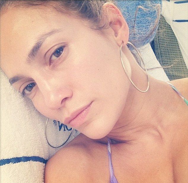 Jennnifer Lopez pokazała serię zdjęć bez makijażu (FOTO) Jennnifer Lopez pokazała serię zdjęć bez makijażu (FOTO)