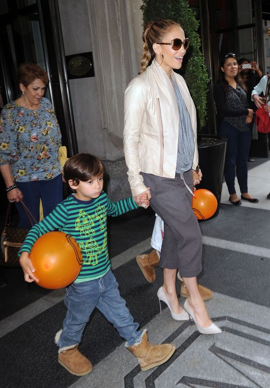 Jennifer Lopez ścięła długie włosy synka (FOTO) Jennifer Lopez ścięła długie włosy synka (FOTO)