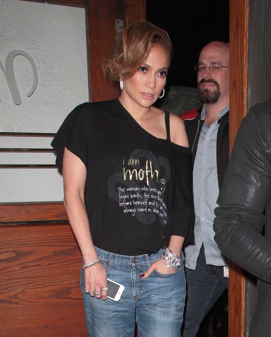 Jennifer Lopez nie powinna się tak ubierać? (FOTO)