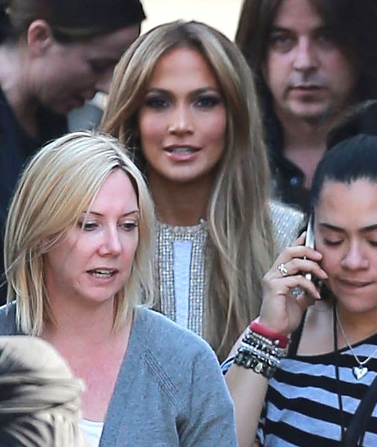 Jennifer Lopez krótszej spódnicy ubrać nie mogła (FOTO)