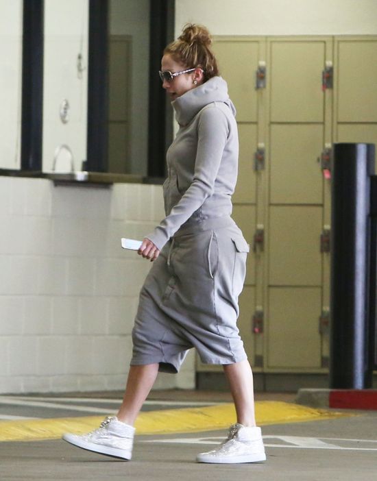 Królowa seksapilu nabrała wiatru w spodnie (FOTO)