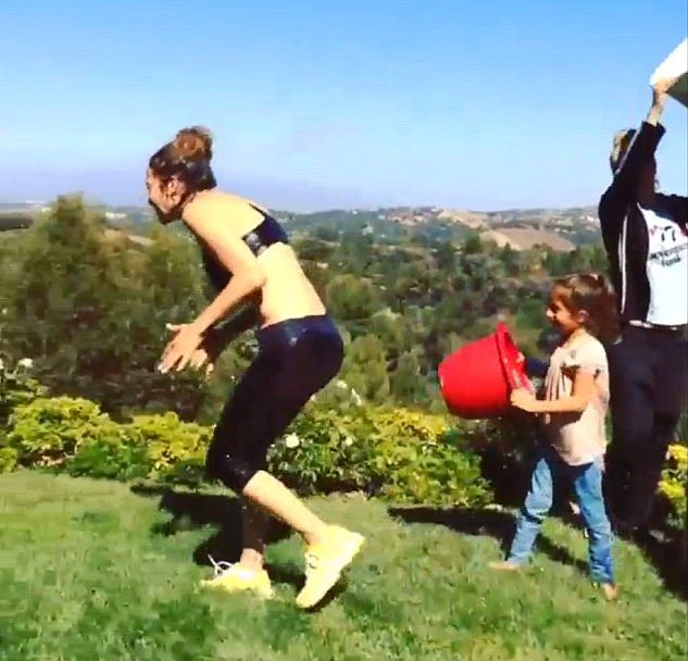 Jennifer Lopez w SPLASHU pomagały jej dzieci (VIDEO)