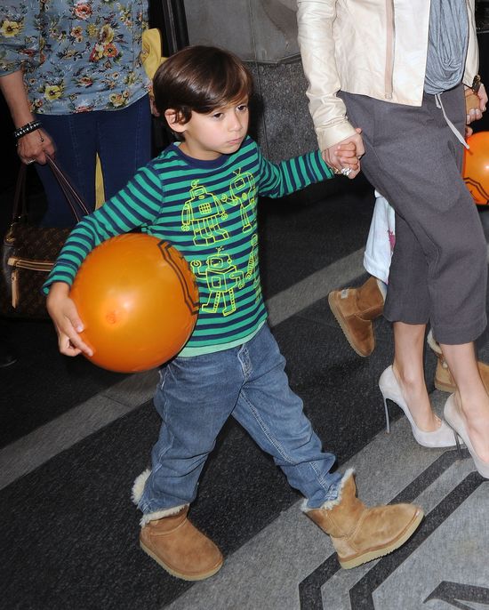 Jennifer Lopez ścięła długie włosy synka (FOTO) Jennifer Lopez ścięła długie włosy synka (FOTO)