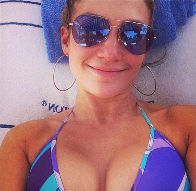 Jennnifer Lopez pokazała serię zdjęć bez makijażu (FOTO) Jennnifer Lopez pokazała serię zdjęć bez makijażu (FOTO)