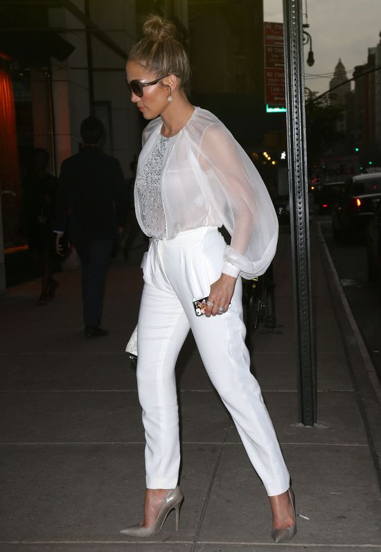 Lynda i Jennfer Lopez w drodze na imprezę (FOTO)