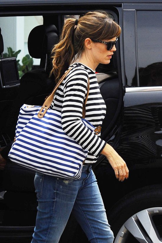 Coraz wyraźniejszy brzuszek u Jennifer Garner (FOTO)