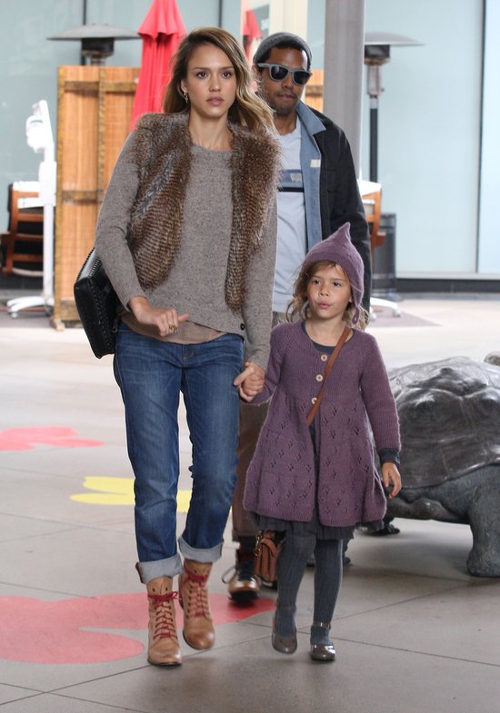 Jessica Alba szykuje świątecznego indyka (FOTO)