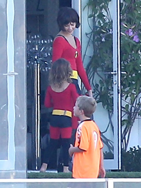 Jessica Alba z rodziną przebrali się za Iniemamocnych (FOTO) Jessica Alba z rodziną przebrali się za Iniemamocnych (FOTO)