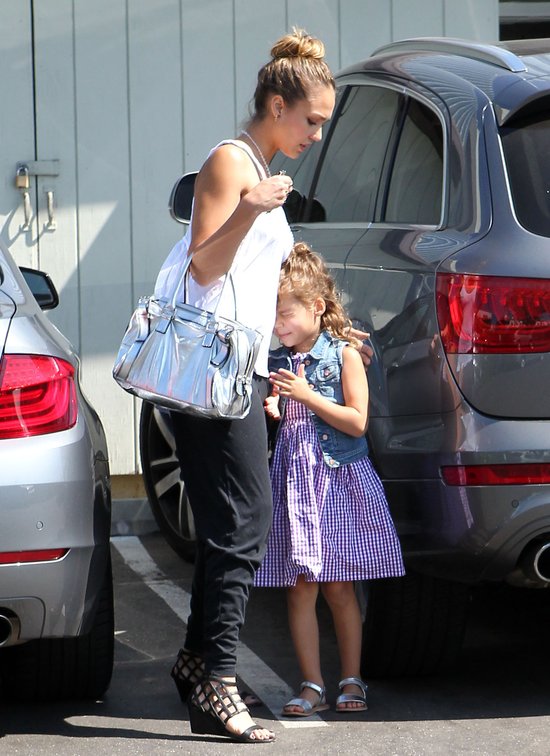 Niejedna mama chciałaby tak, jak ma Jessica Alba (FOTO)