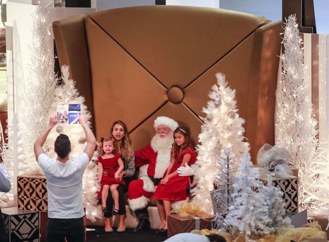 Rodzina Jessiki Alby odwiedziła świętego Mikołaja (FOTO)