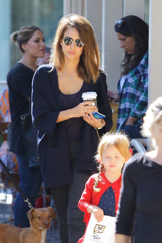 Jessica Alba w najnowszym numerze Cosmopolitan Jessica Alba w najnowszym numerze Cosmopolitan