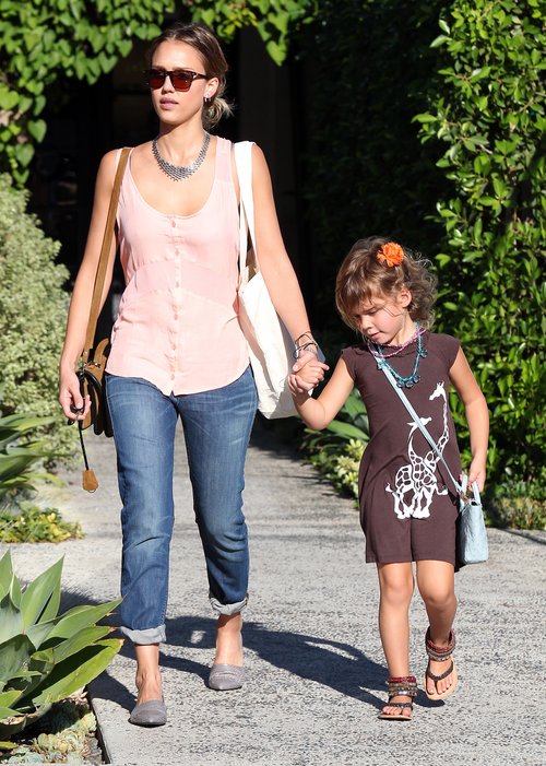 Jessica Alba ze swą kilkuletnią modnisią (FOTO)