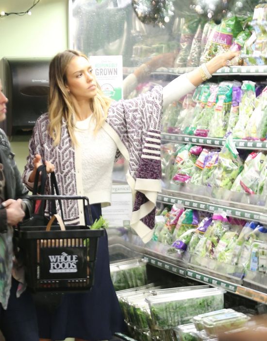 Jessica Alba na zakupach jak na wybiegu (FOTO) Jessica Alba na zakupach jak na wybiegu (FOTO)