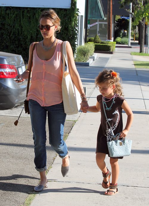 Jessica Alba ze swą kilkuletnią modnisią (FOTO)