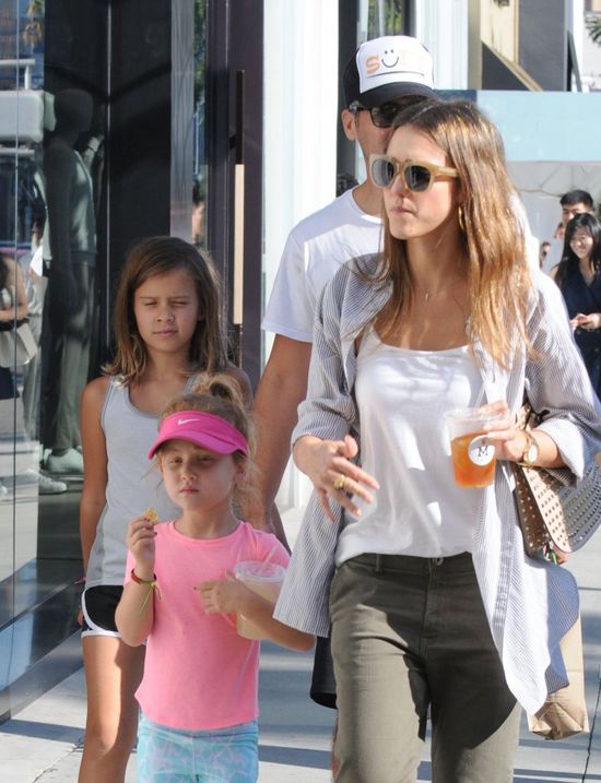 Spójrz na zdjęcia Jessiki Alby. Niepozorna aktoreczka? Nic bardziej mylnego! Spójrz na zdjęcia Jessiki Alby. Niepozorna aktoreczka? Nic bardziej mylnego!