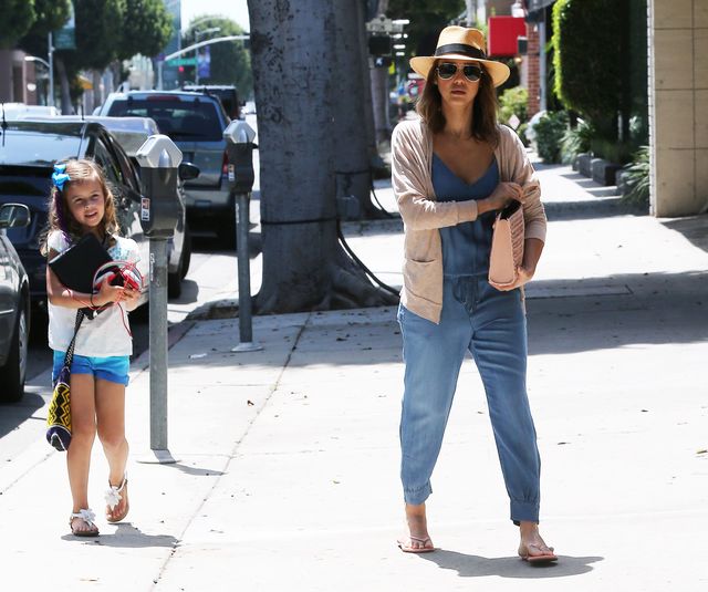 Jessica Alba zabrała córkę na pedicure (FOTO)