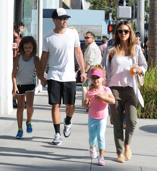 Spójrz na zdjęcia Jessiki Alby. Niepozorna aktoreczka? Nic bardziej mylnego!