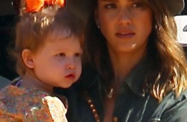 Jessica Alba żadnej pracy się nie boi!