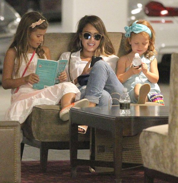 AFERA wokół kremów do opalania marki Jessiki Alby AFERA wokół kremów do opalania marki Jessiki Alby