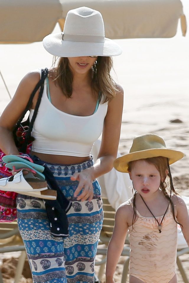 Jessica Alba z rodziną na Hawajach (FOTO)