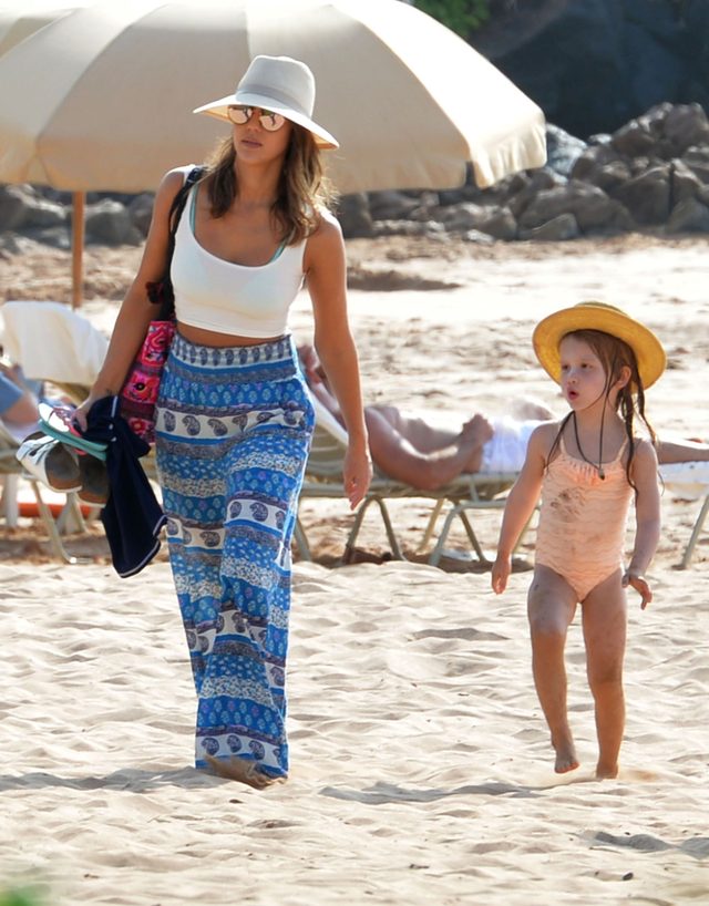 Jessica Alba z rodziną na Hawajach (FOTO)
