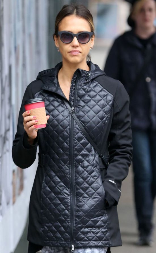 Skąd Jessica Alba bierze na TO siły? (FOTO)