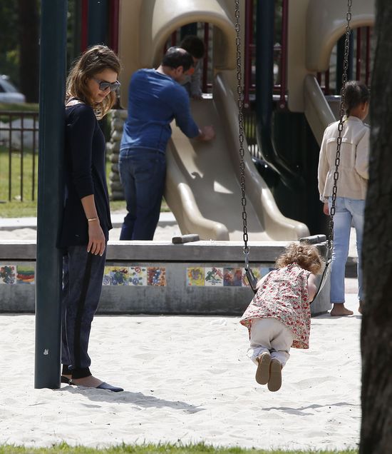 Rodzinne popołudnie w wydaniu Jessiki Alby (FOTO)