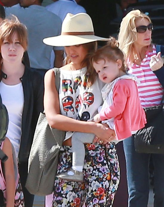 Jessica Alba modna nawet w podróży? (FOTO)