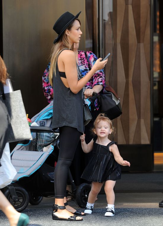 Tego dnia mama miała dla niej mniej czasu (FOTO)