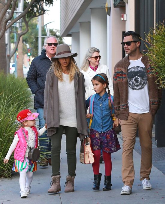 Rodzinka Jessiki Alby jest bardzo modna (FOTO)